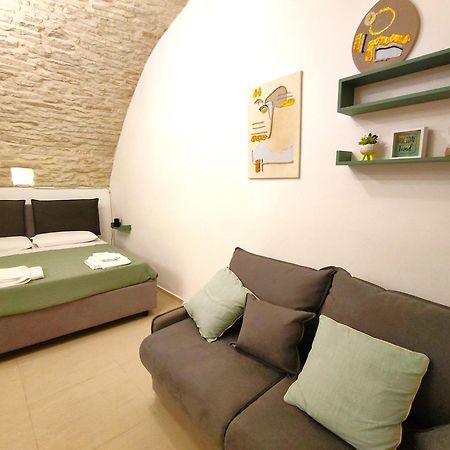 Corte Pietrantica - Charming Rooms & Suites Giovinazzo Bagian luar foto