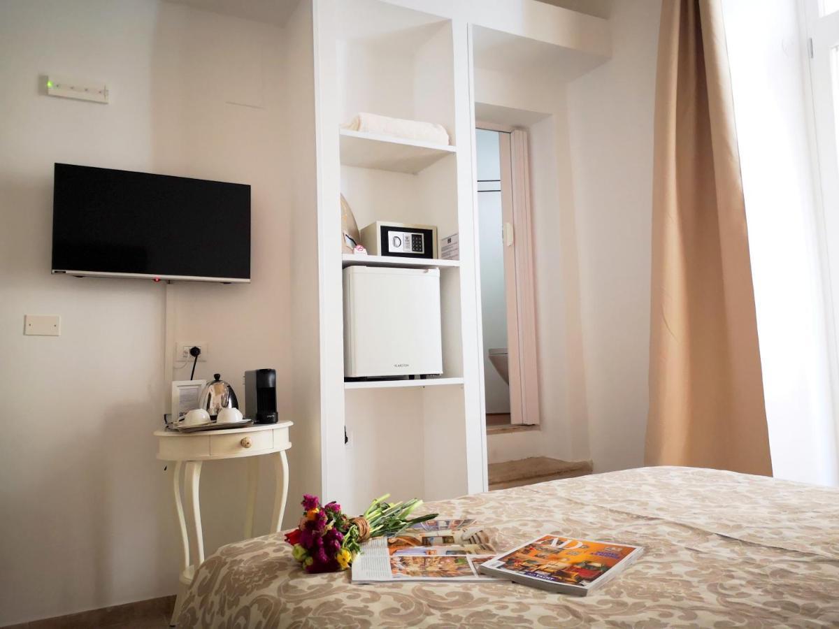 Corte Pietrantica - Charming Rooms & Suites Giovinazzo Bagian luar foto