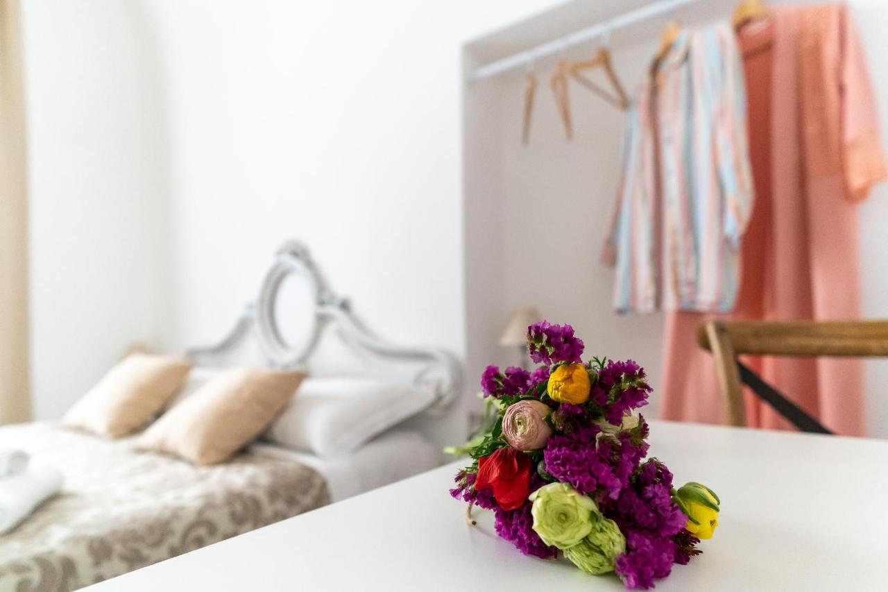 Corte Pietrantica - Charming Rooms & Suites Giovinazzo Bagian luar foto