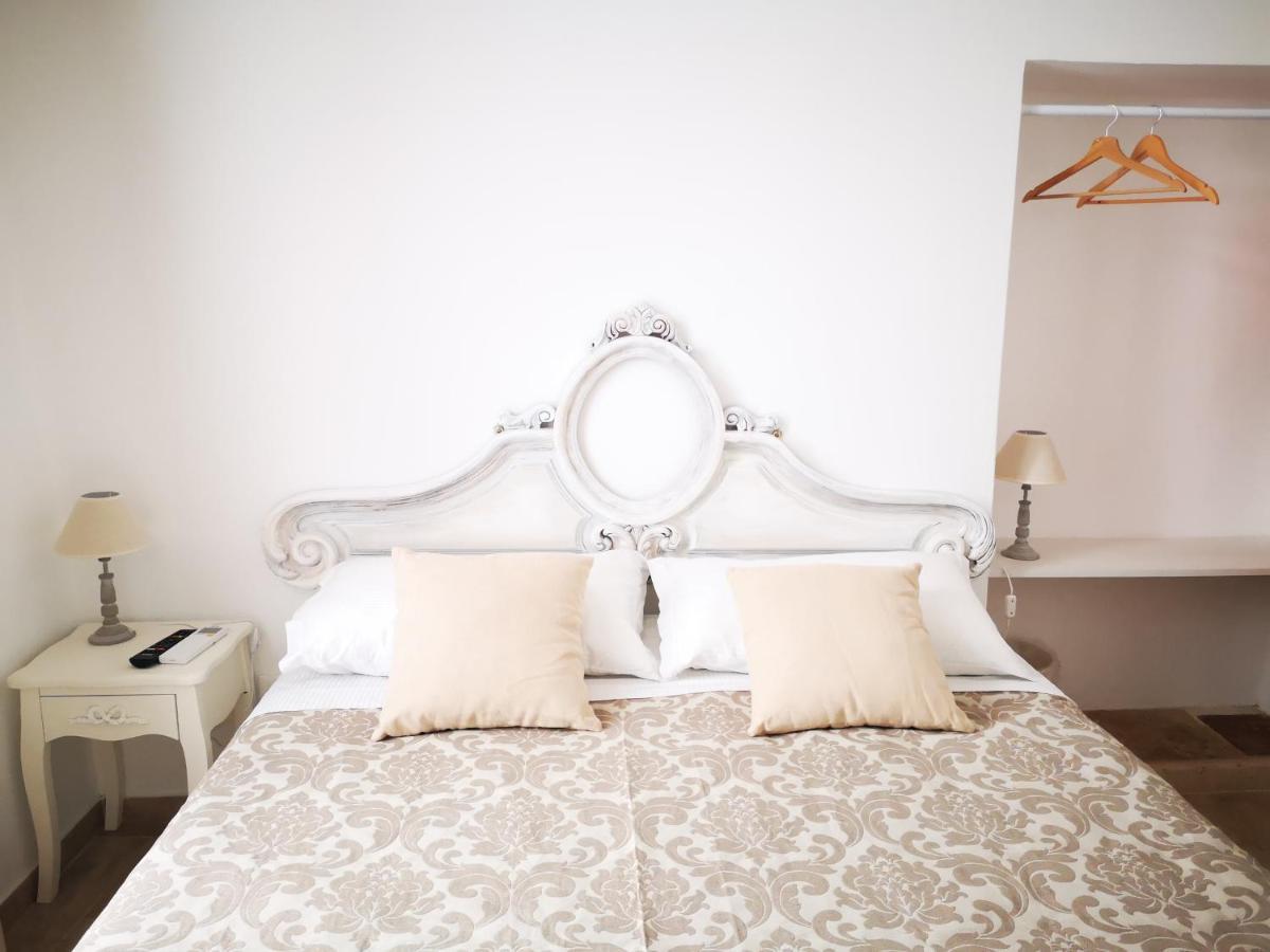 Corte Pietrantica - Charming Rooms & Suites Giovinazzo Bagian luar foto