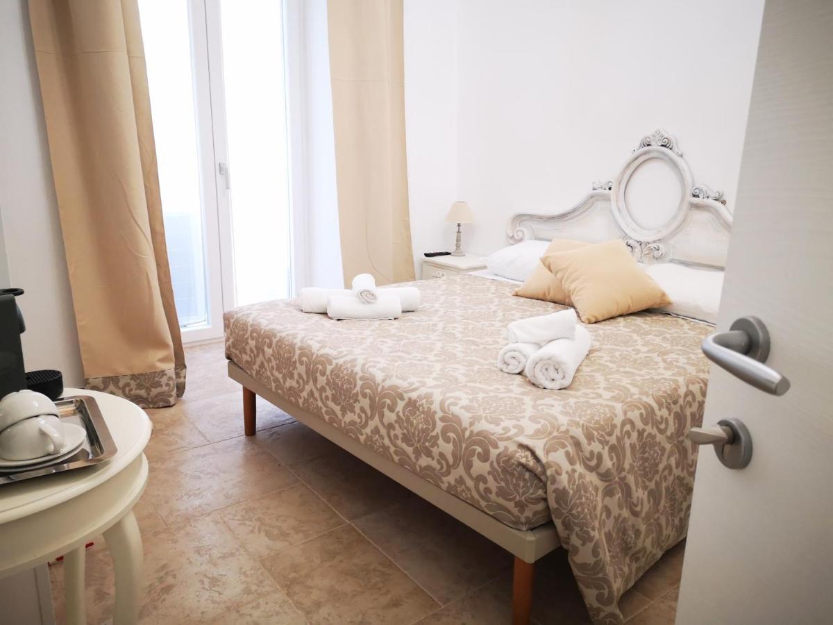 Corte Pietrantica - Charming Rooms & Suites Giovinazzo Bagian luar foto