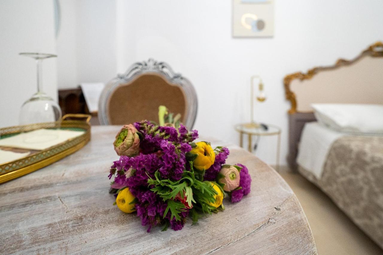 Corte Pietrantica - Charming Rooms & Suites Giovinazzo Bagian luar foto