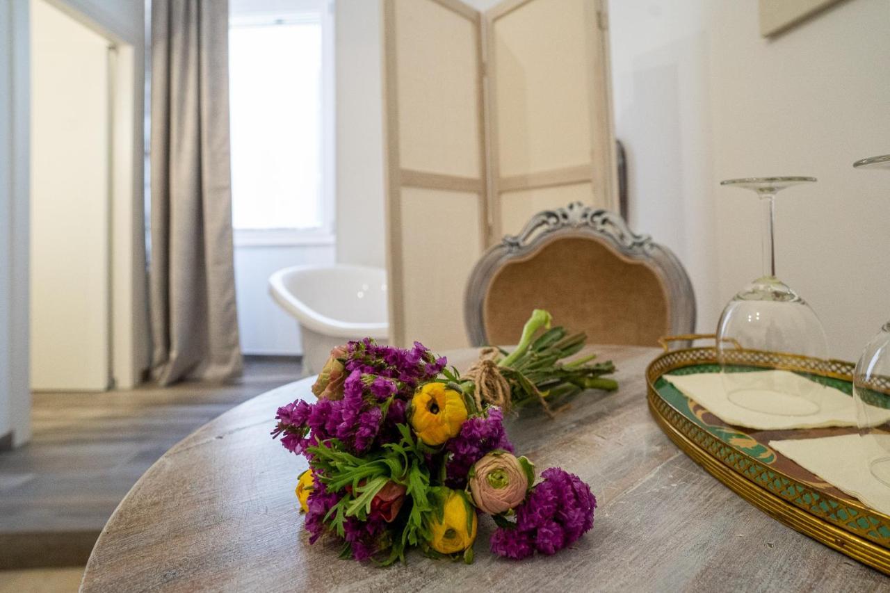 Corte Pietrantica - Charming Rooms & Suites Giovinazzo Bagian luar foto