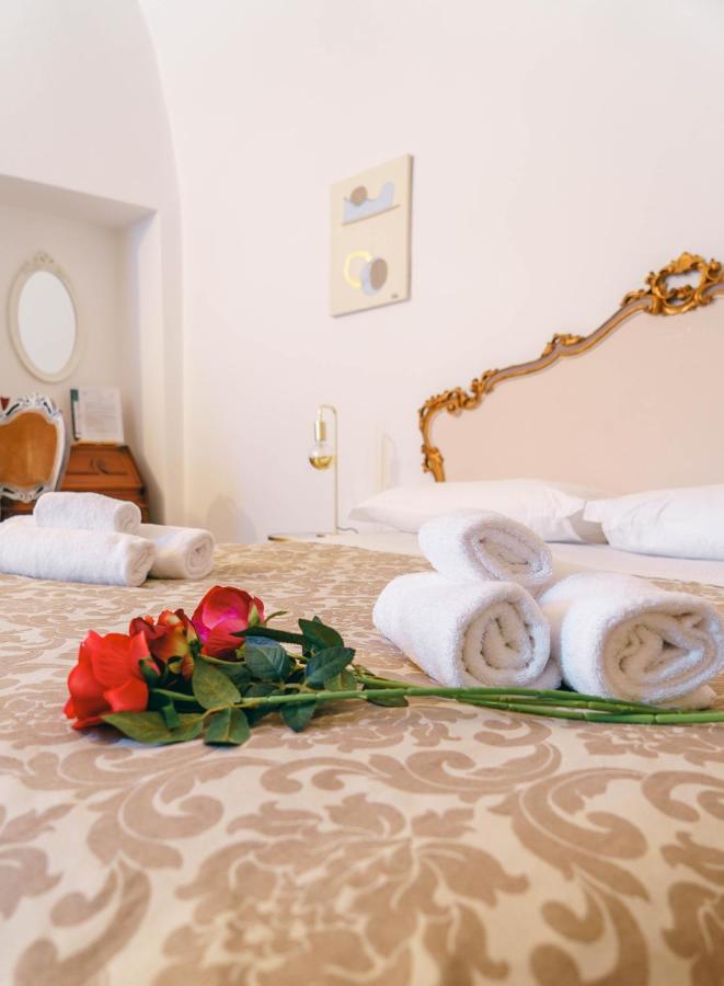 Corte Pietrantica - Charming Rooms & Suites Giovinazzo Bagian luar foto