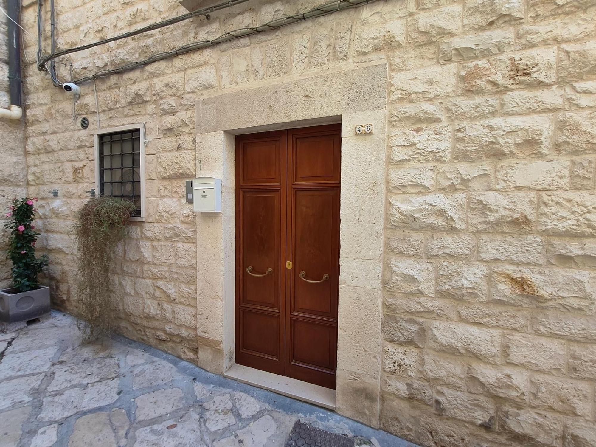 Corte Pietrantica - Charming Rooms & Suites Giovinazzo Bagian luar foto